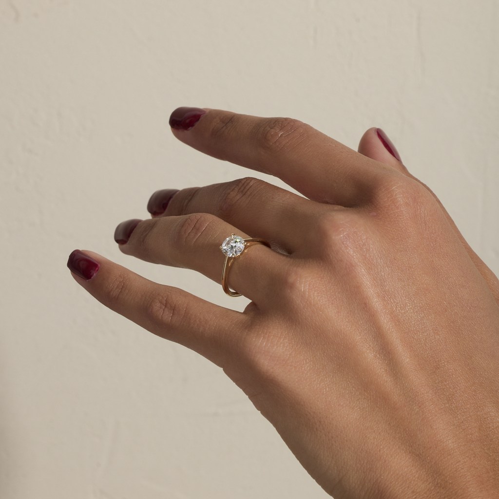 This is a classic round brilliant cut solitaire in 14k yellow gold, from lab-grown diamond brand Eliette.