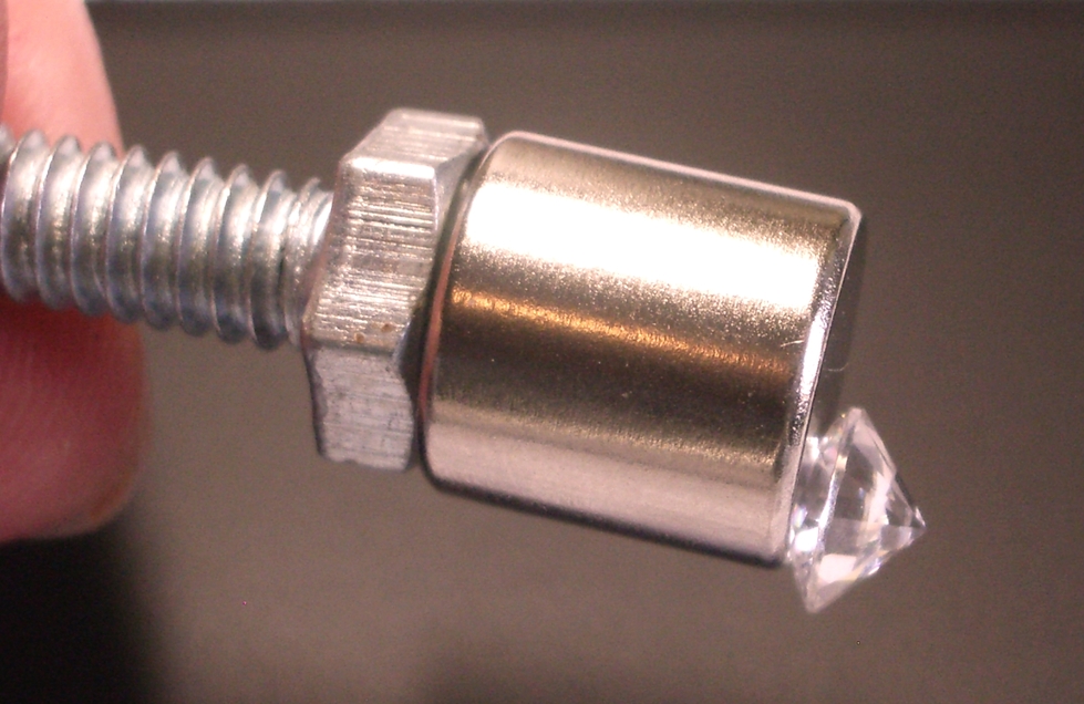 Detecting HPHT grown synthetic lab diamond using a handheld magnet.